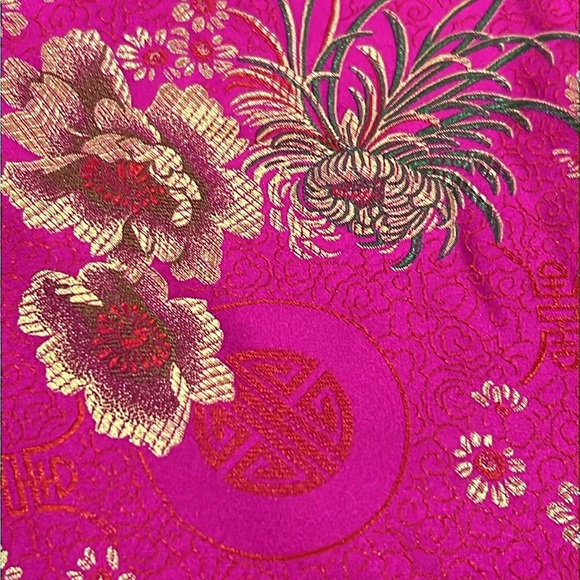 🌸 Stunning Pink Kimono Robe - Picture 7 of 8